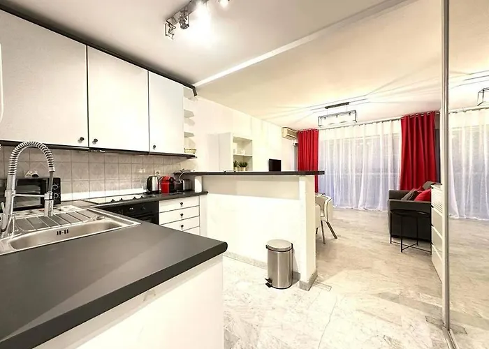 Beau Centre Juan Les Pins A 300m Des Plages Апартаменты *
